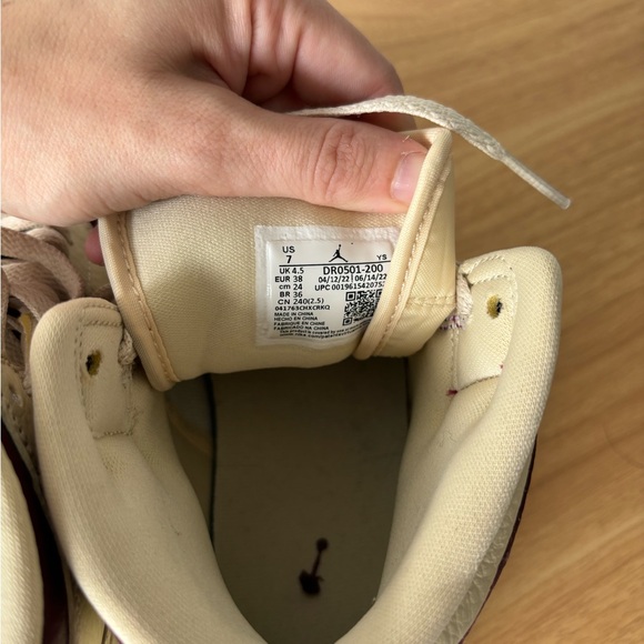 WMNS AIR JORDAN 1 MID SE(Beach/Cherrywood RedSail Plage/Voile/Cerise Bois Rouge) - Picture 6 of 6